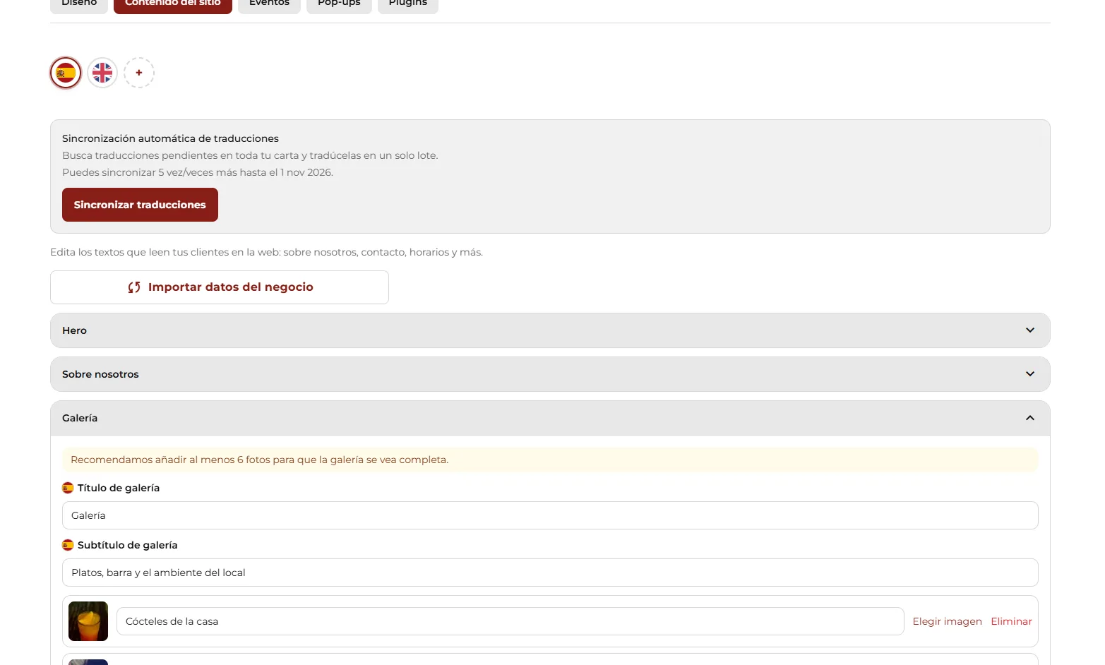 Editor de conteúdo do site com acordeões e barra de idioma.